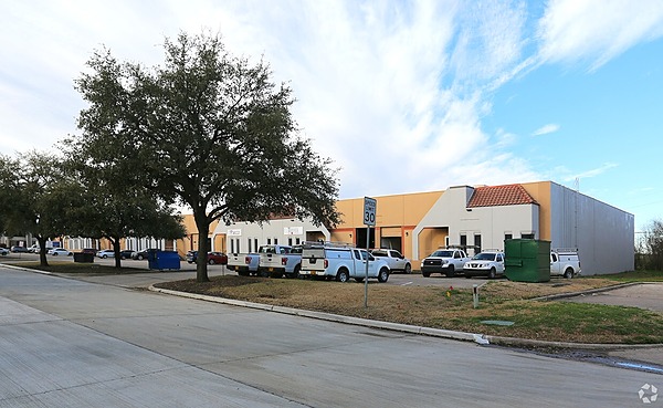 Lee & Associates – DFW Negotiates Industrial Lease Transaction of 11,110 SF in Carrollton, TX