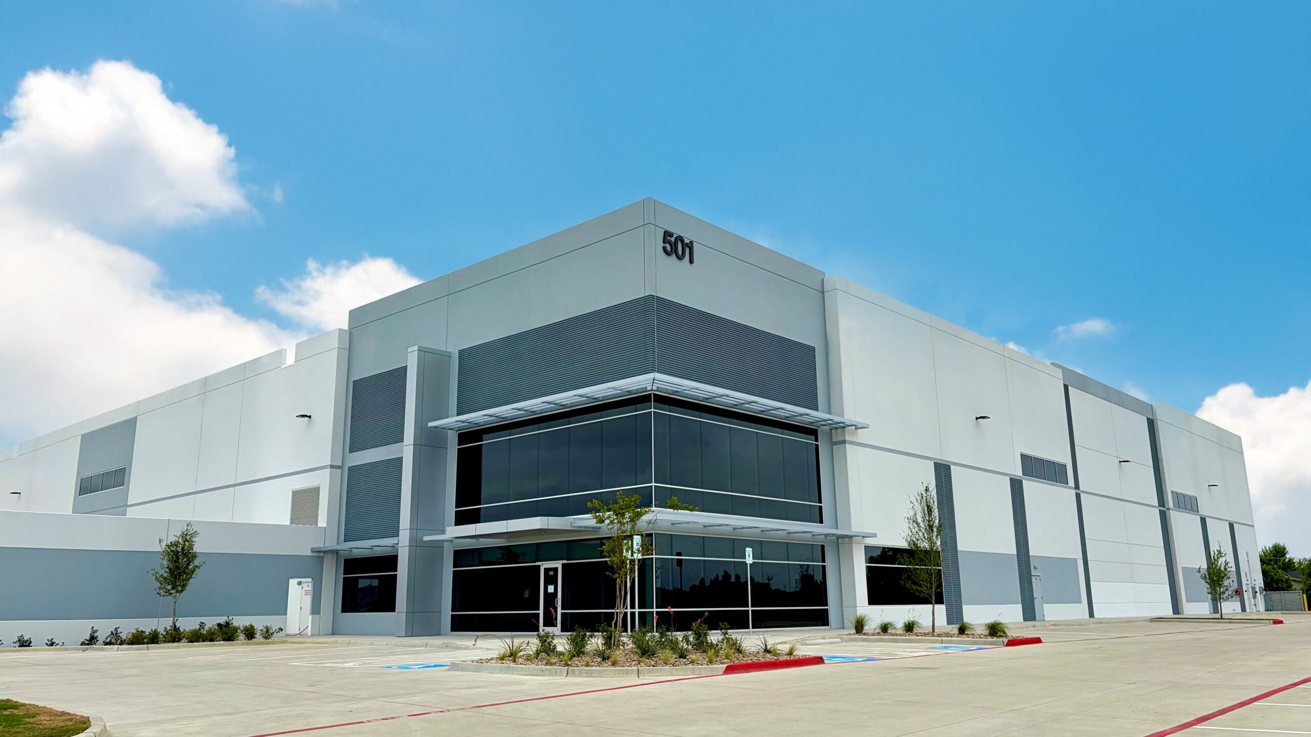 Lee & Associates Dallas-Fort Worth Negotiates a 176,182 SF Industrial Lease Transaction
