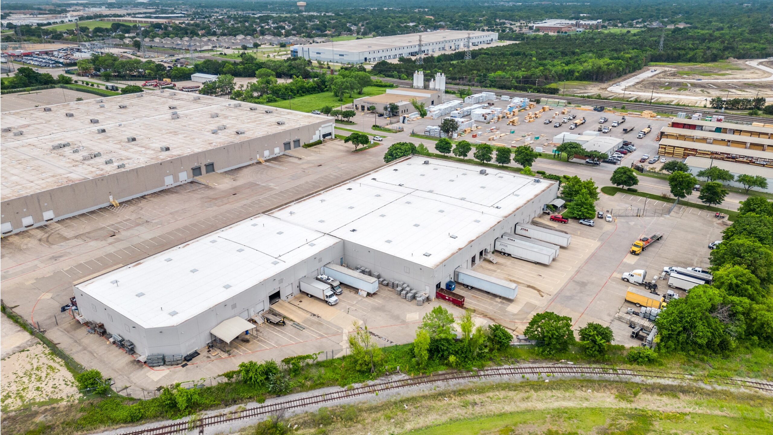 Lee & Associates Dallas-Fort Worth negocia una transacción de arrendamiento industrial de 74,421 pies cuadrados.
