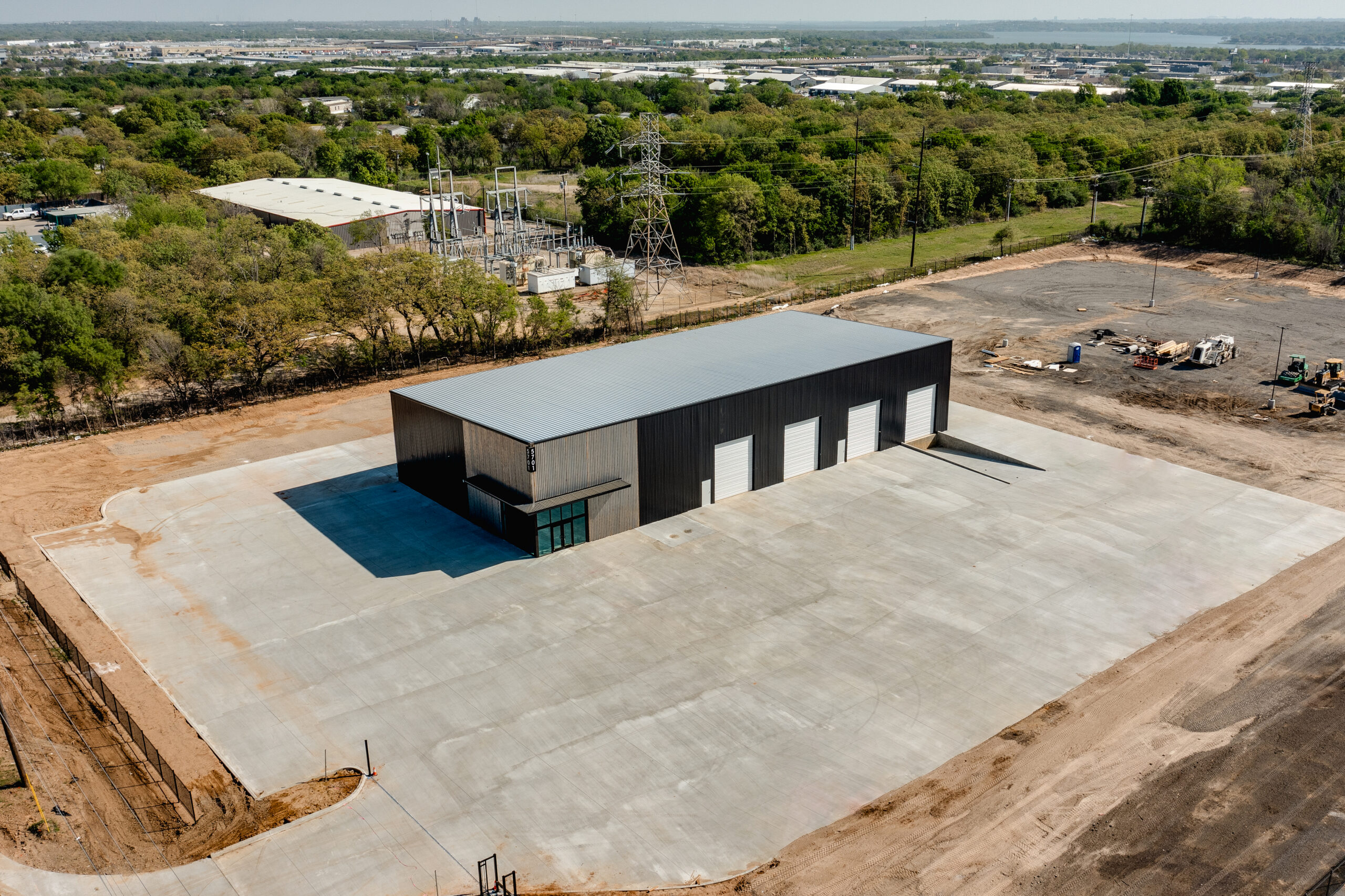 New Industrial Outdoor Storage Lease Transaction for a 10,500 SF Service Facility on ±5 Acres